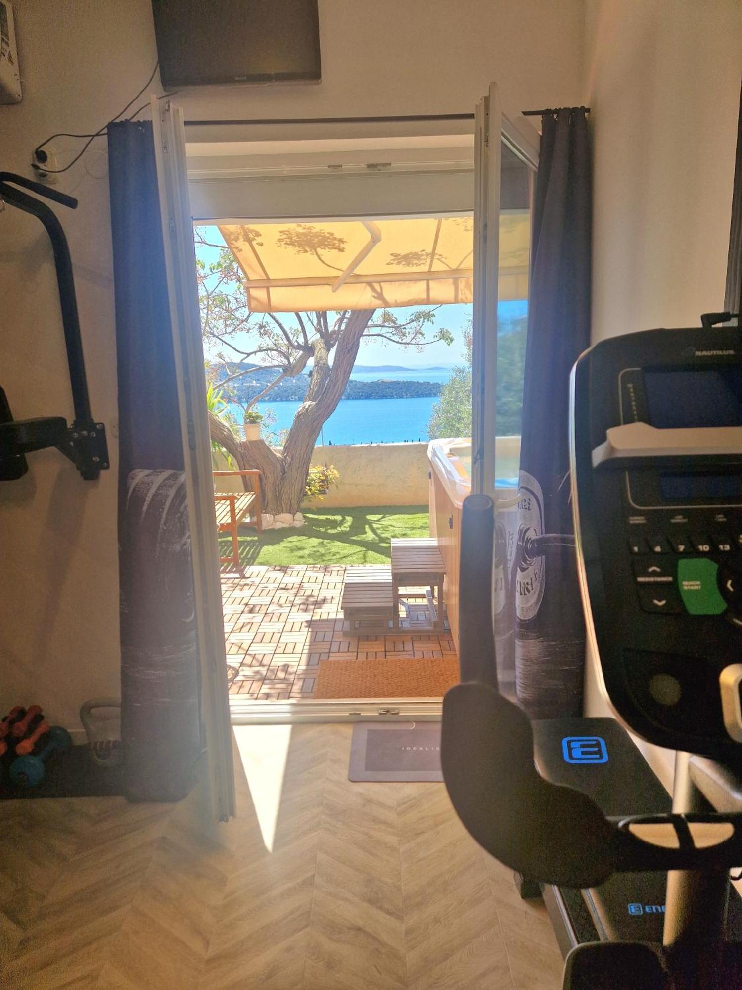 Apartment Elza โตรกีร์ ภายนอก รูปภาพ
